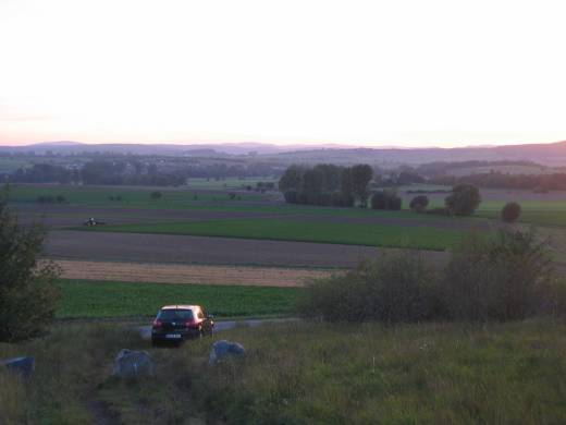 Sonnenuntergang mit Schatzsuchmobil