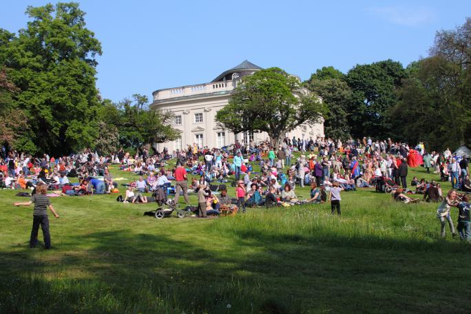 Schloss Richmond mit Picknickern